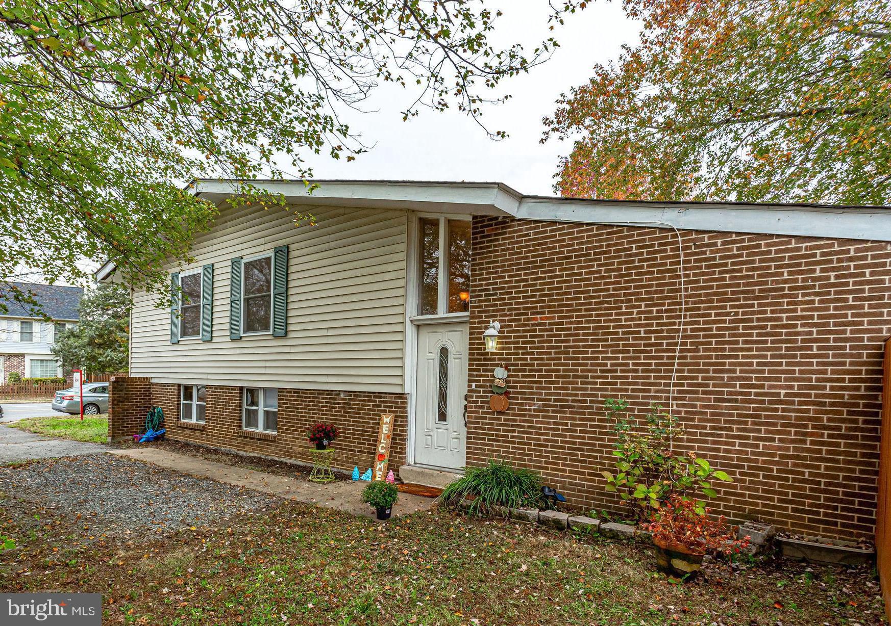 7811 Fordson Road Alexandria, VA 22306 - Photo 1 of 51 Front of house & driveway