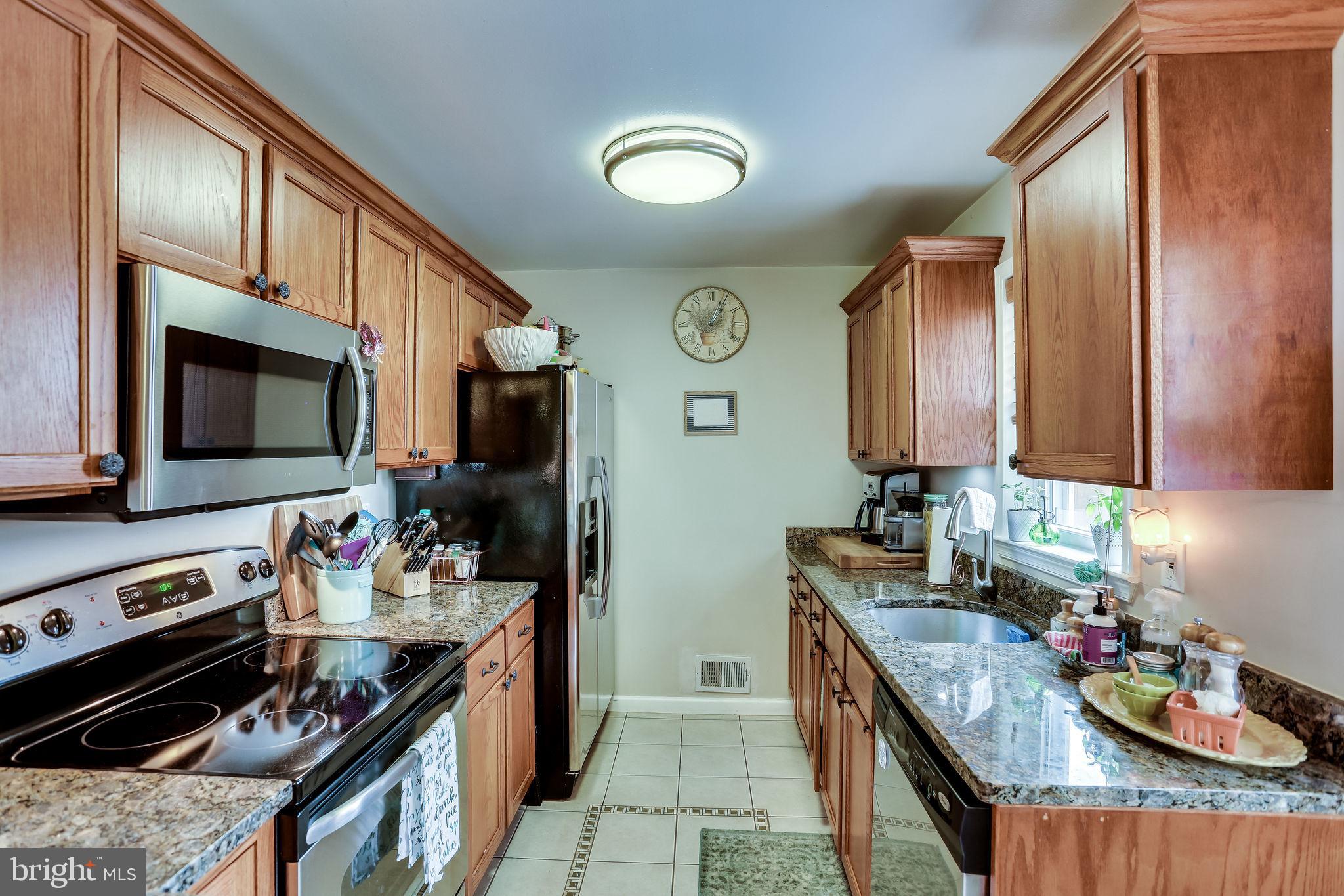 7811 Fordson Road Alexandria, VA 22306 - Photo 16 of 51 Stainless steel appliances & granite