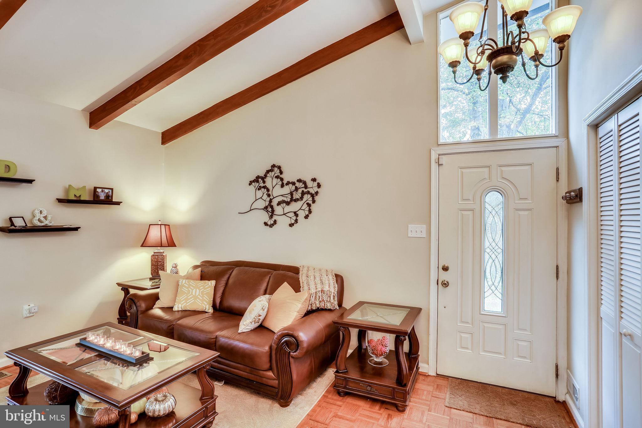 7811 Fordson Road Alexandria, VA 22306 - Photo 4 of 51 Living room & front door
