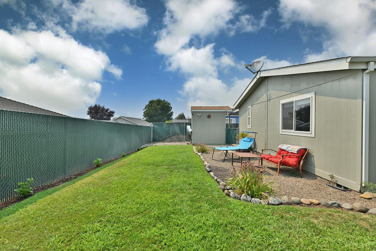2252 Evan Way Central Point, OR 97502 - Photo 16 of 36 16