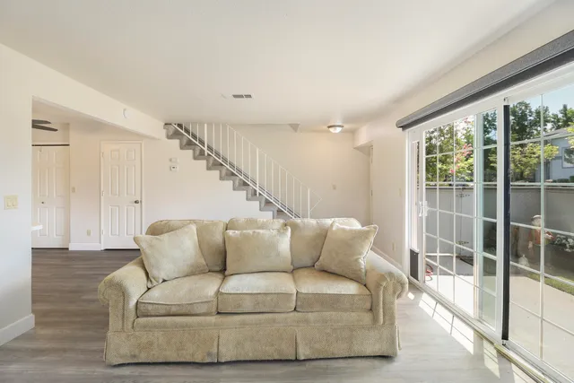 $270,000 | 200 Ridgetop Drive, Unit 4, Redding, CA 96003