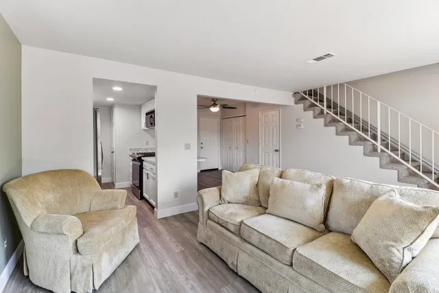 $270,000 | 200 Ridgetop Drive, Unit 4, Redding, CA 96003