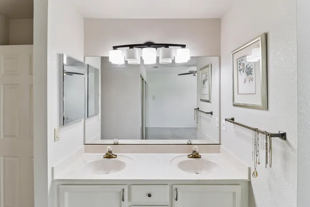 $270,000 | 200 Ridgetop Drive, Unit 4, Redding, CA 96003