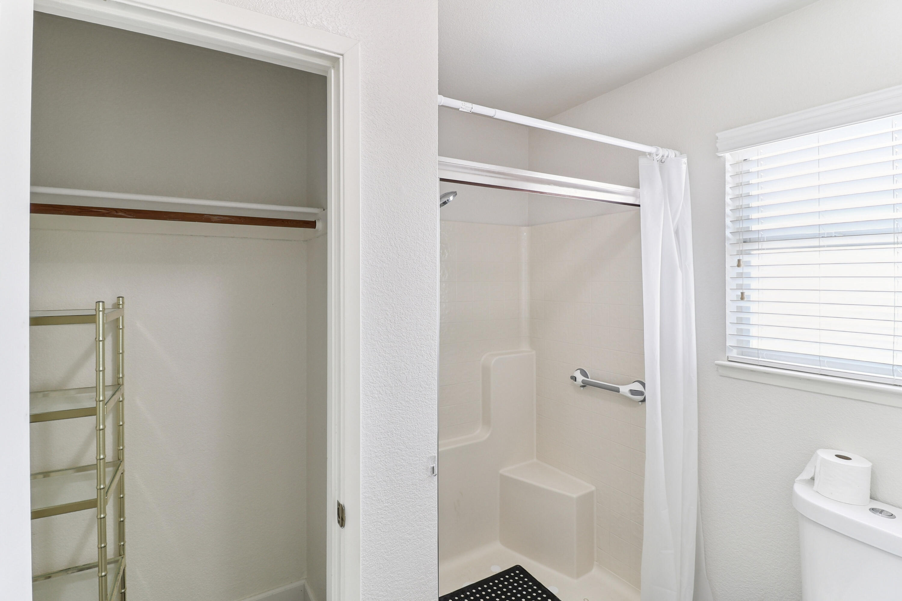 200 Ridgetop Drive, Unit 4 Redding, CA 96003 - Photo 29 of 34 29-12