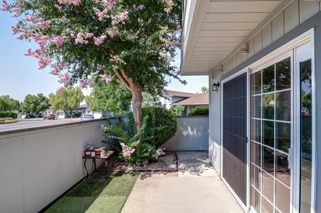 $270,000 | 200 Ridgetop Drive, Unit 4, Redding, CA 96003