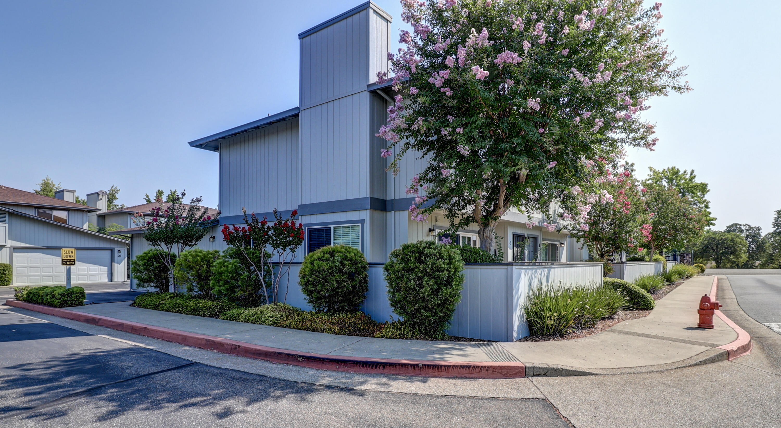 200 Ridgetop Drive, Unit 4 Redding, CA 96003 - Photo 6 of 34 6-IMG_9243_4_5_6_7