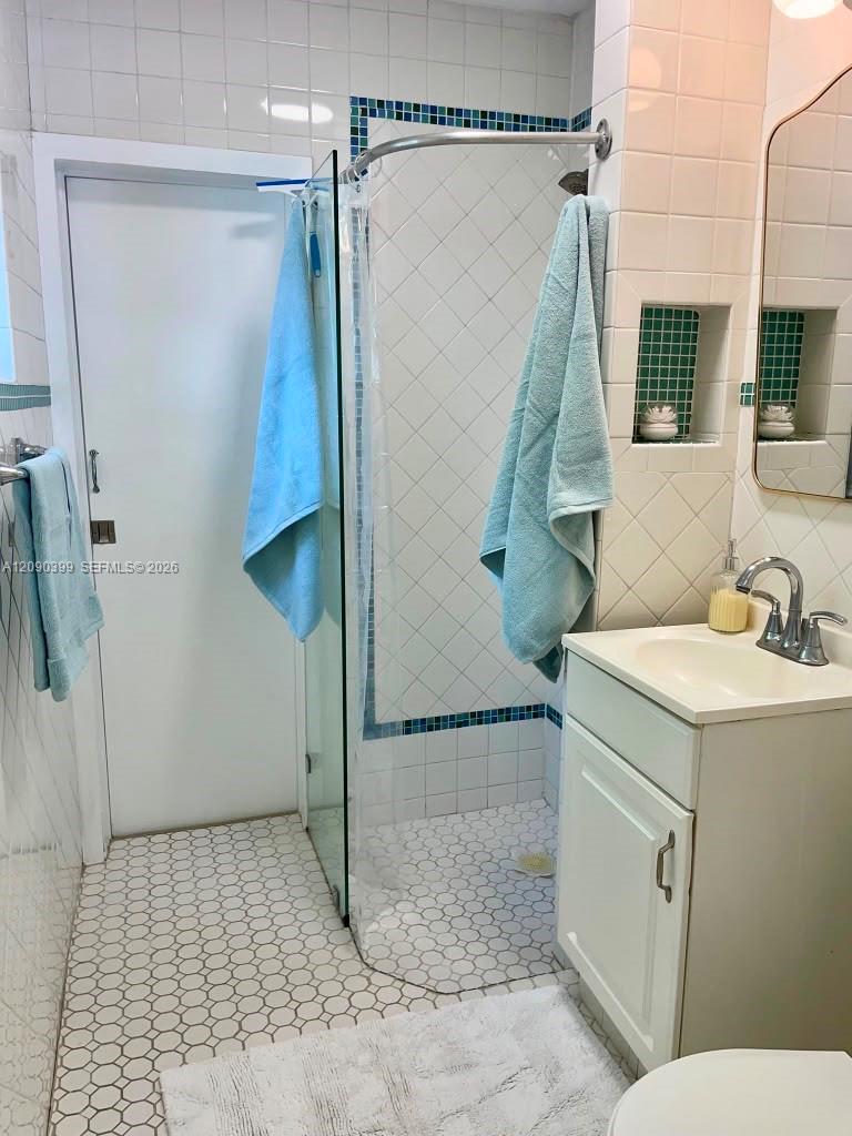 4176 Southwest 9th Street Miami, FL 33134 - Photo 7 of 11 Gallery Image 7