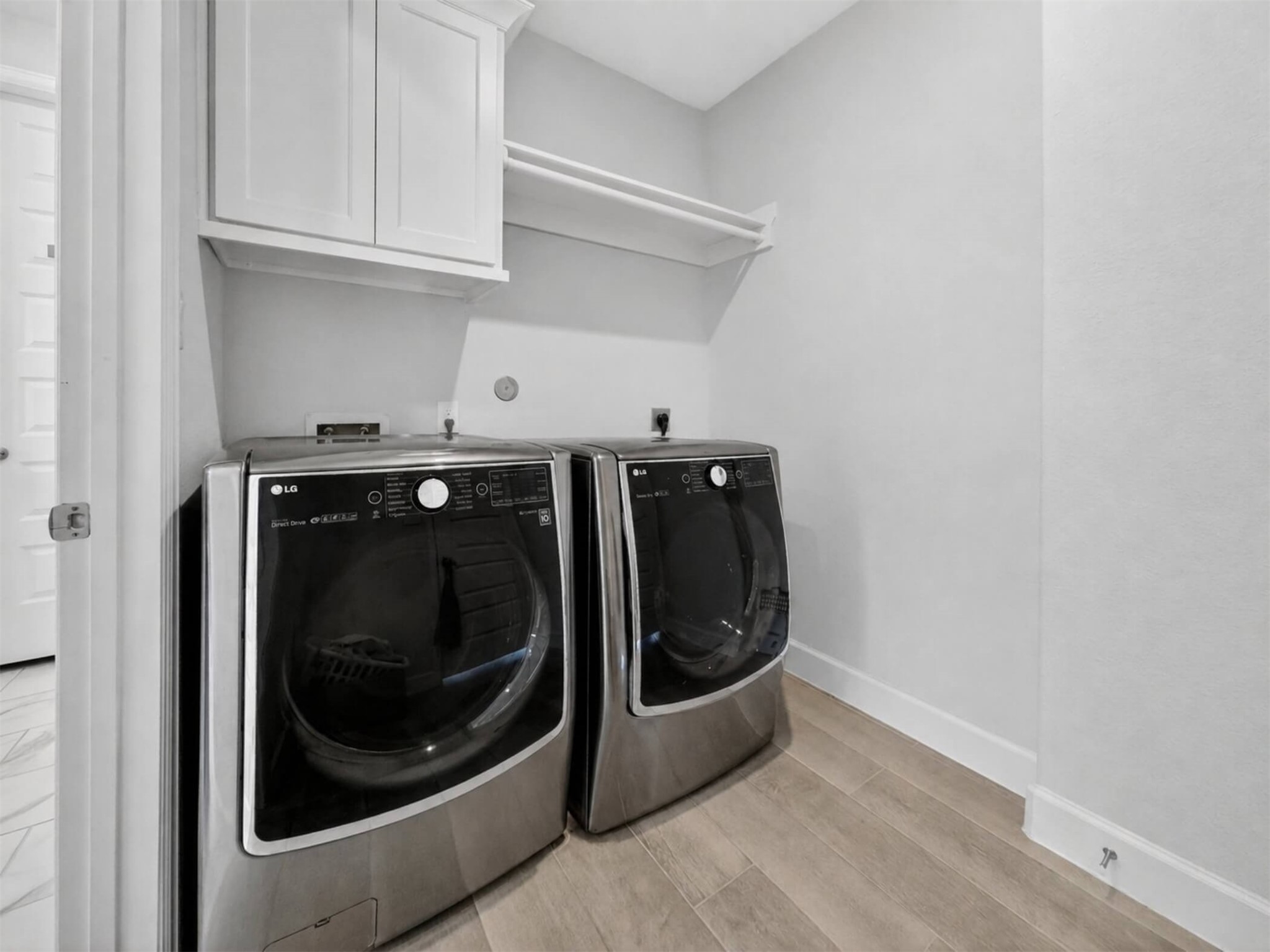 4343 Martin Ridge Drive Manvel, TX 77578 - Photo 36 of 50 a utility room with dryer and washer