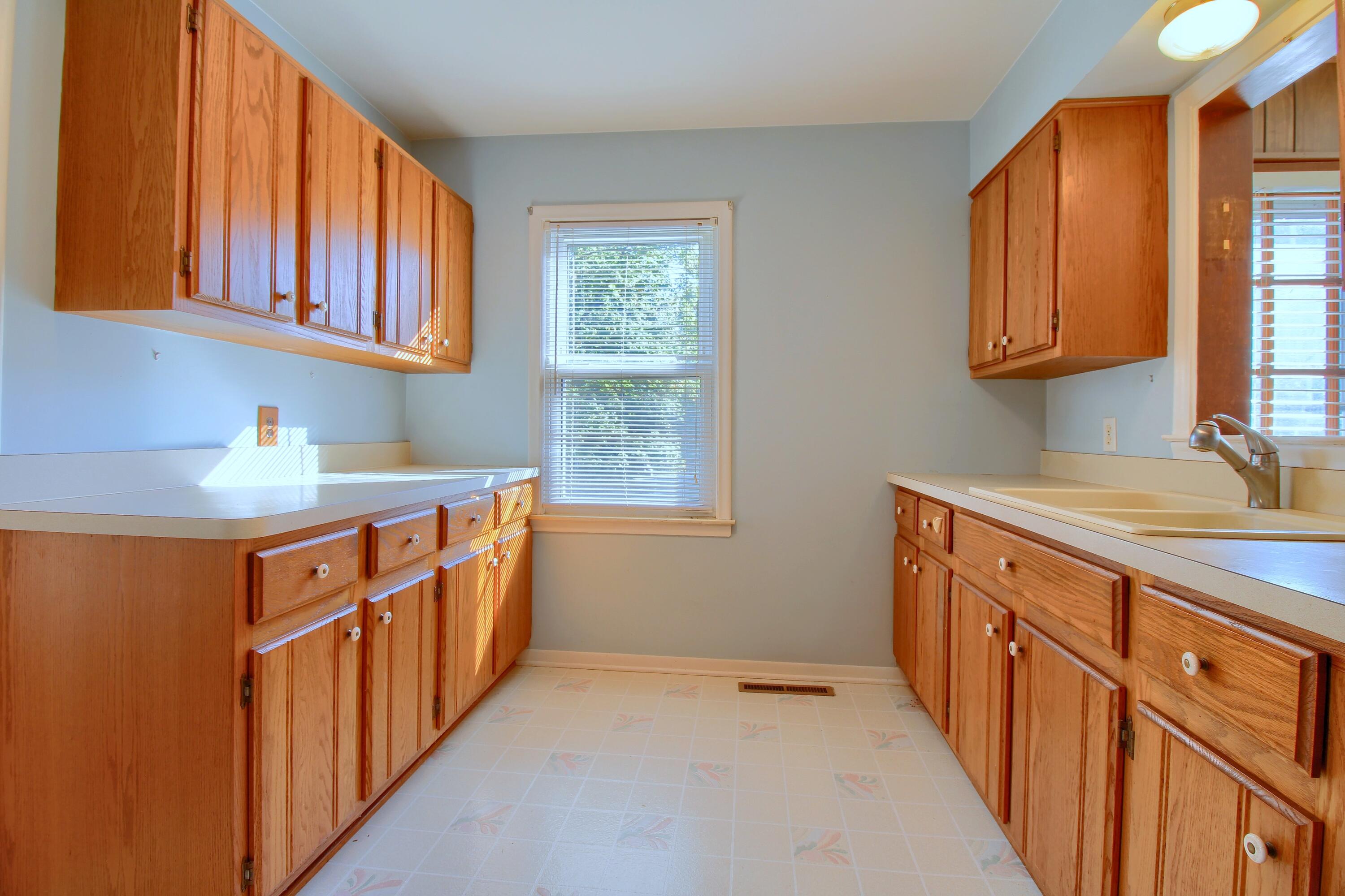 3389 Beaumont Road Ann Arbor, MI 48105 - Photo 11 of 35 8-Kitchen