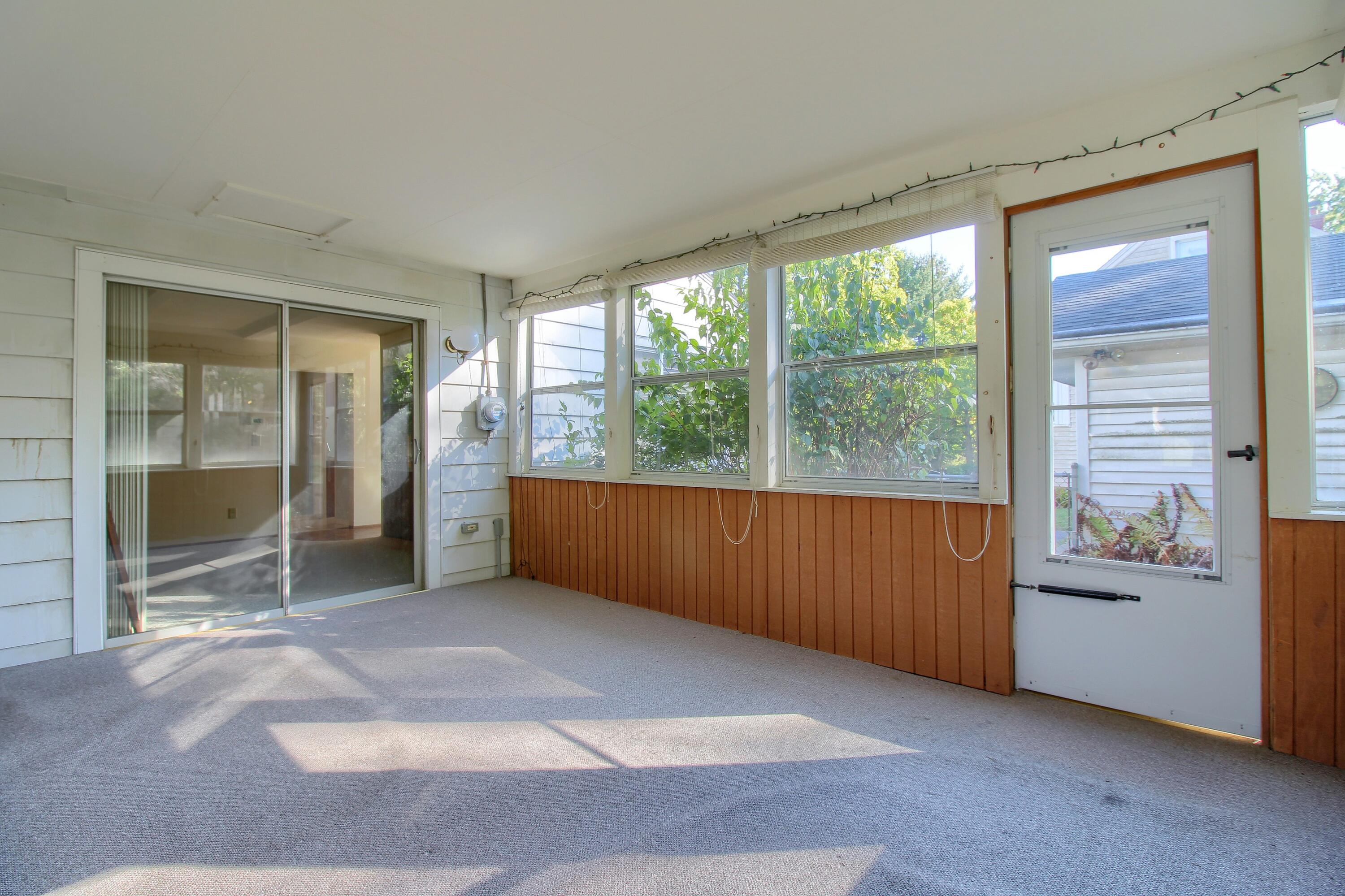 3389 Beaumont Road Ann Arbor, MI 48105 - Photo 22 of 35 19-Sun-Room-2nd-View