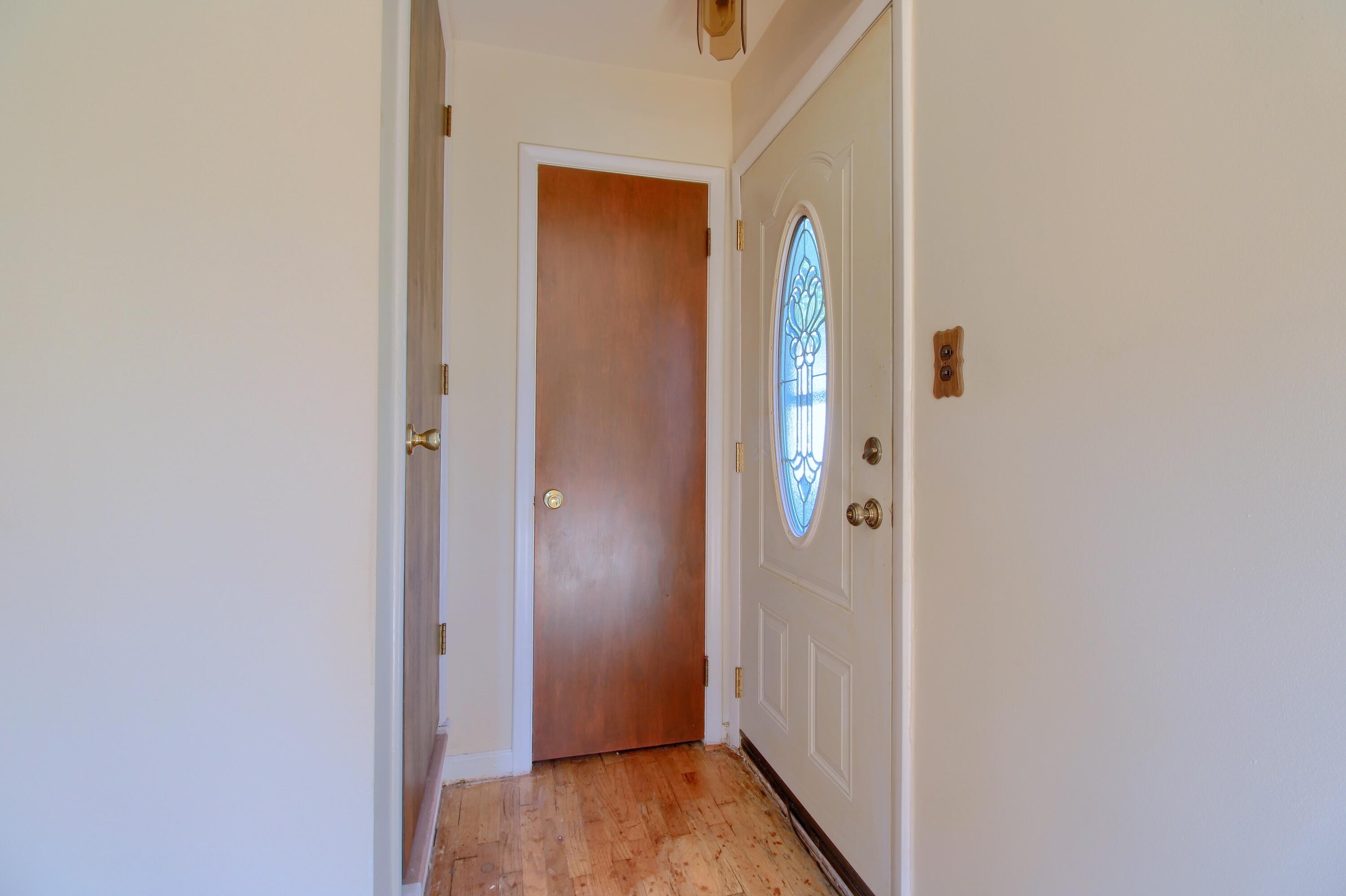 3389 Beaumont Road Ann Arbor, MI 48105 - Photo 7 of 35 4-Foyer