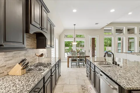 $760,000 | 116 Wade Pointe Drive, Montgomery, TX 77316