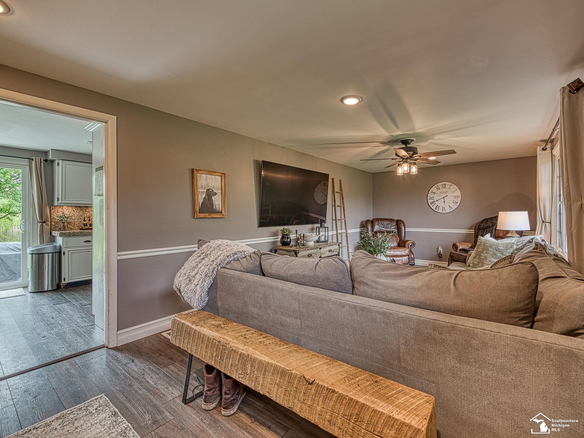 12660 Darling Road Milan, MI 48160 - Photo 3 of 39