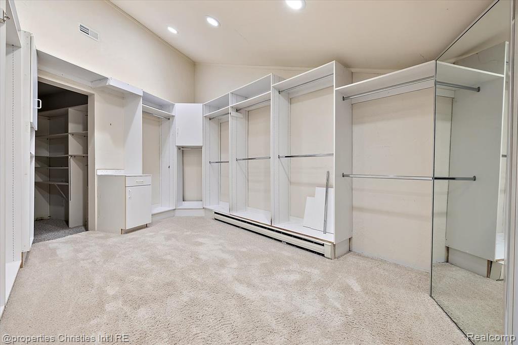 34448 Quaker Valley Road Farmington Hills, MI 48331 - Photo 29 of 42 Gallery Image 29