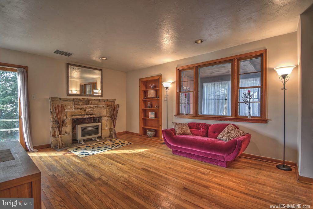 3029 Spring Road Carlisle, PA 17013 - Photo 5 of 24 Gallery Image 5