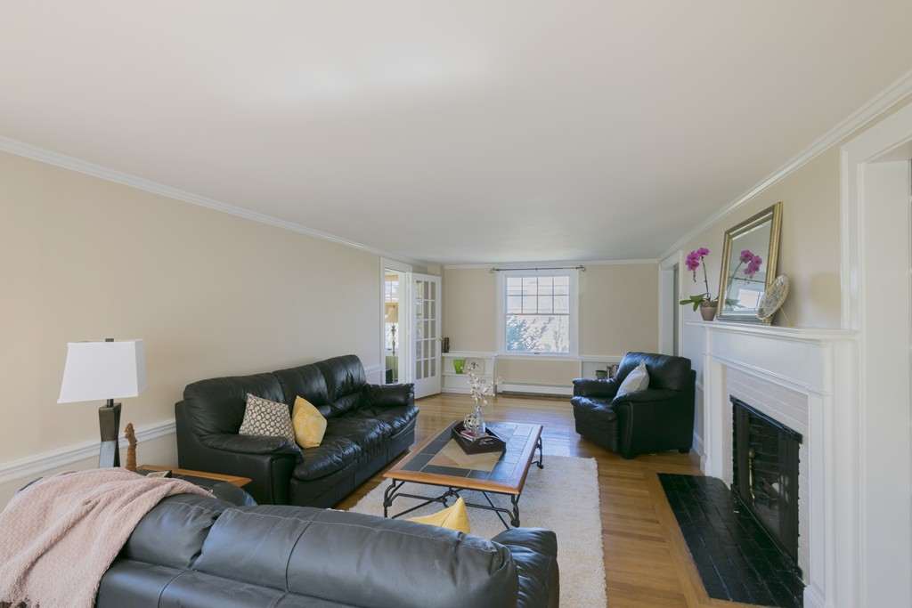 87 Simonds Road Lexington, MA 02420 - Photo 4 of 30