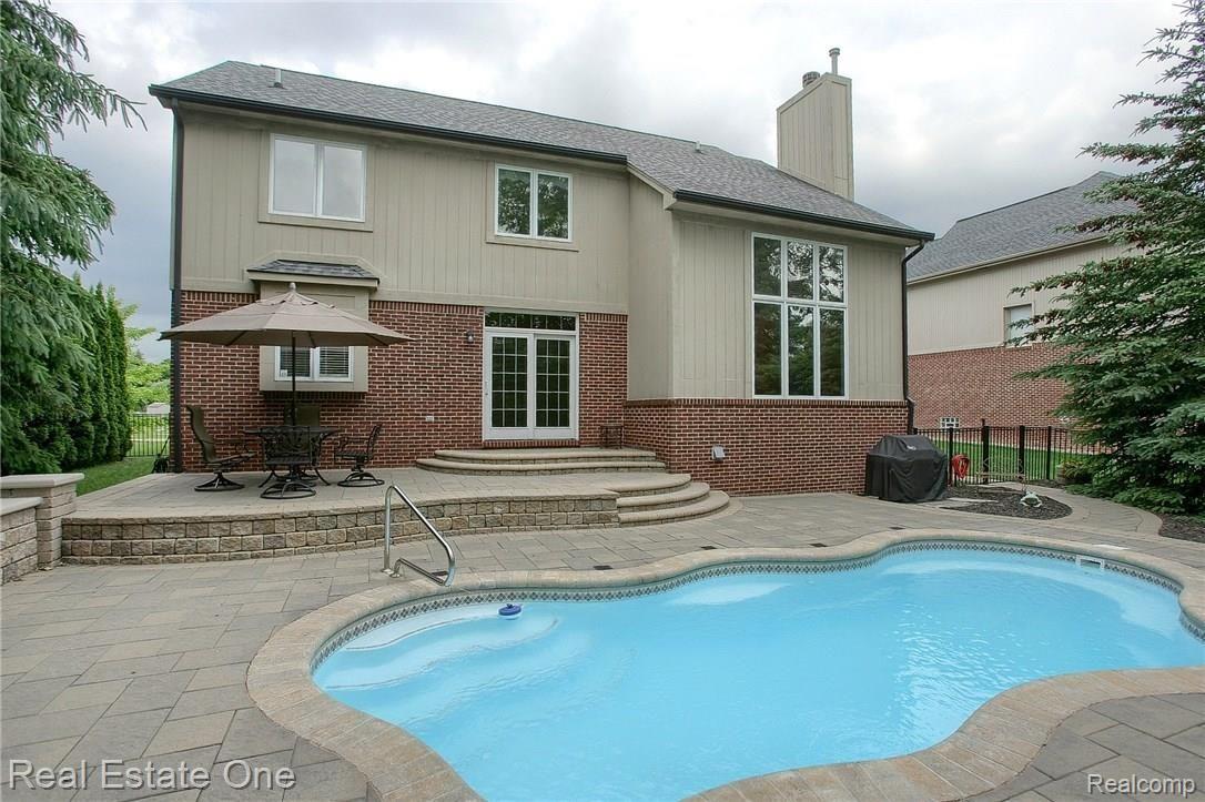 2054 Baron Rochester, MI 48307 - Photo 8 of 32 Rear.jpg