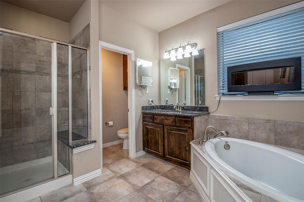 1398 Ranch Gate Lane Frisco, TX 75036 - Photo 14 of 36 Master Bathroom