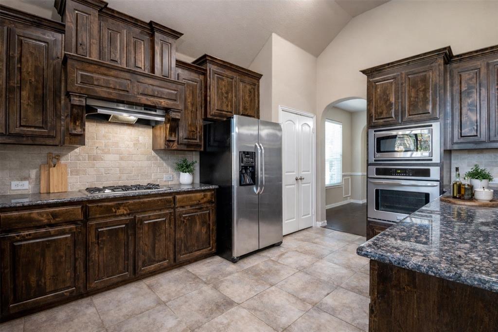 1398 Ranch Gate Lane Frisco, TX 75036 - Photo 5 of 36 Kitchen