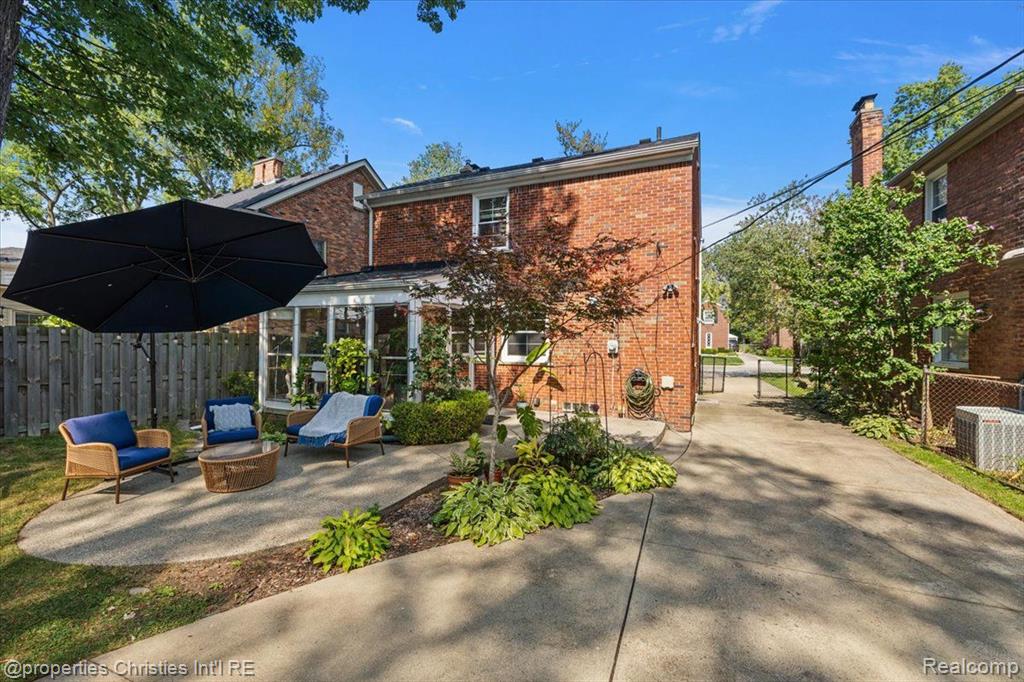 1683 Severn Road Grosse Pointe Woods, MI 48236 - Photo 5 of 47
