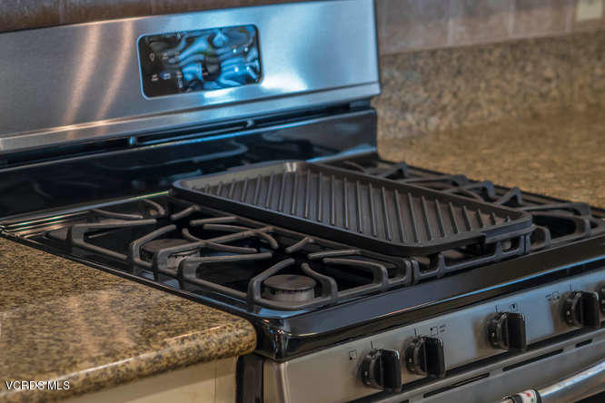 40 Valley Crest Road Simi Valley, CA 93065 - Photo 17 of 38 a close up of a stove top oven