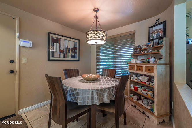 40 Valley Crest Road Simi Valley, CA 93065 - Photo 21 of 38 a dining room with furniture and window