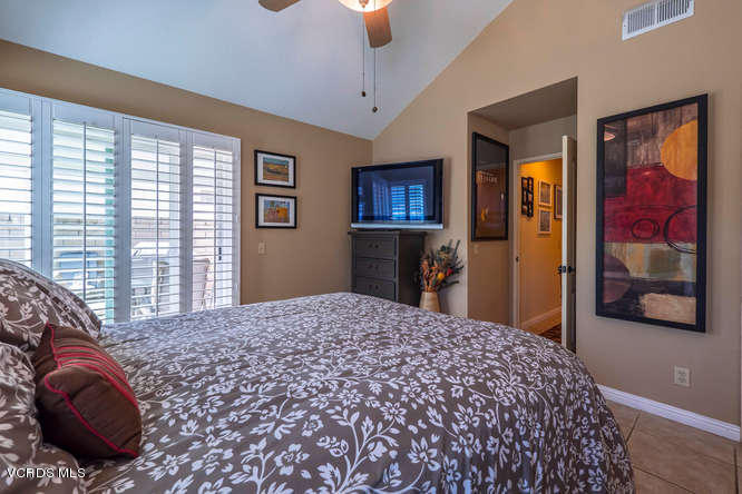 40 Valley Crest Road Simi Valley, CA 93065 - Photo 22 of 38 a bedroom with a bed and a painting on the wall