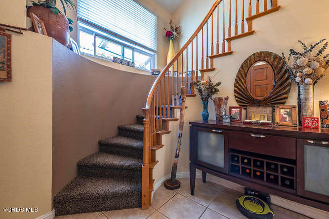 40 Valley Crest Road Simi Valley, CA 93065 - Photo 28 of 38 a view of entryway and hall