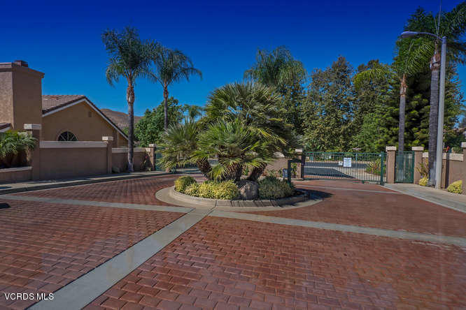 40 Valley Crest Road Simi Valley, CA 93065 - Photo 6 of 38 a view of a house with a yard