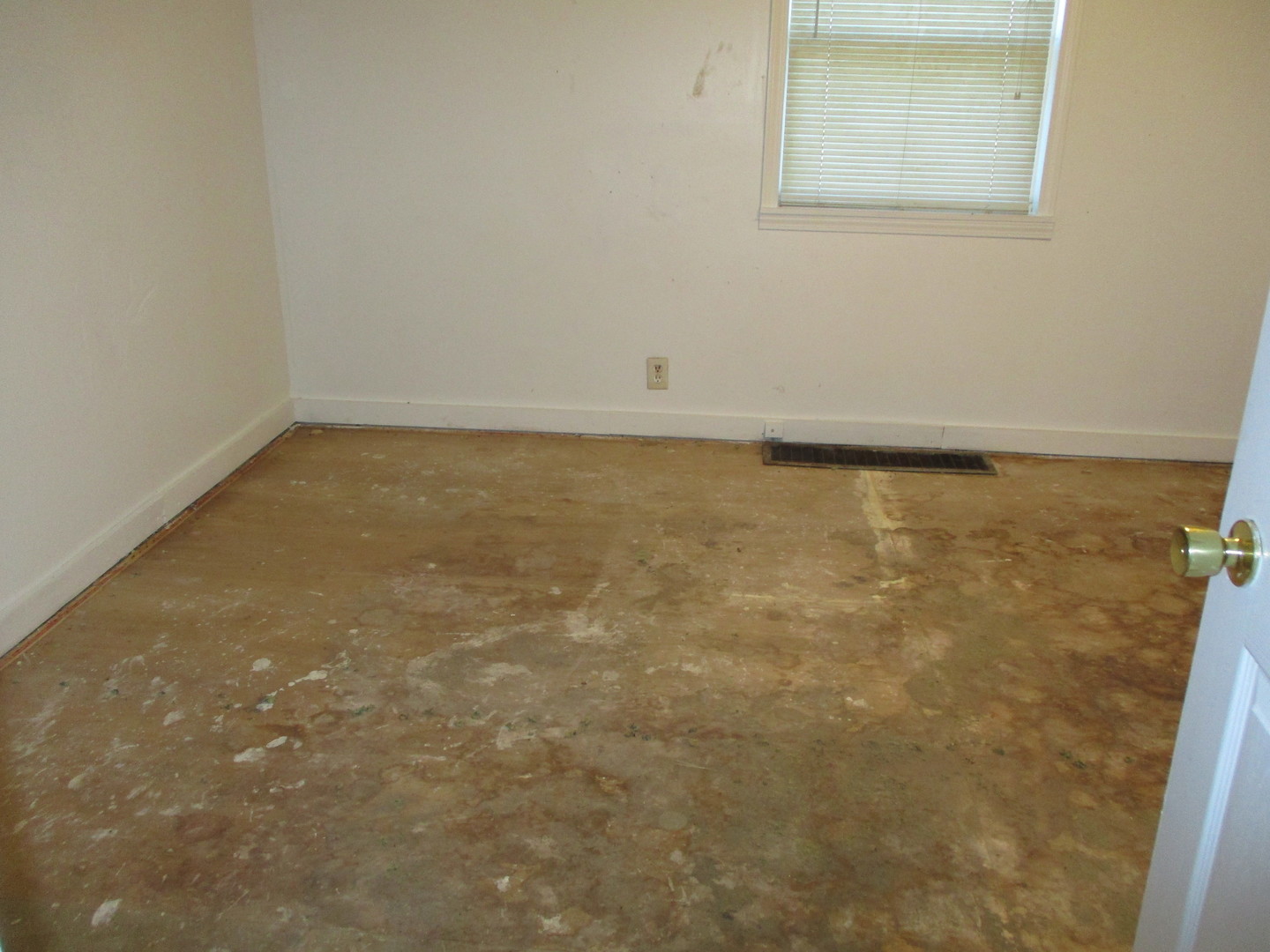 1213 North Main Street Georgetown, IL 61846 - Photo 4 of 9 close up of a white marble wall