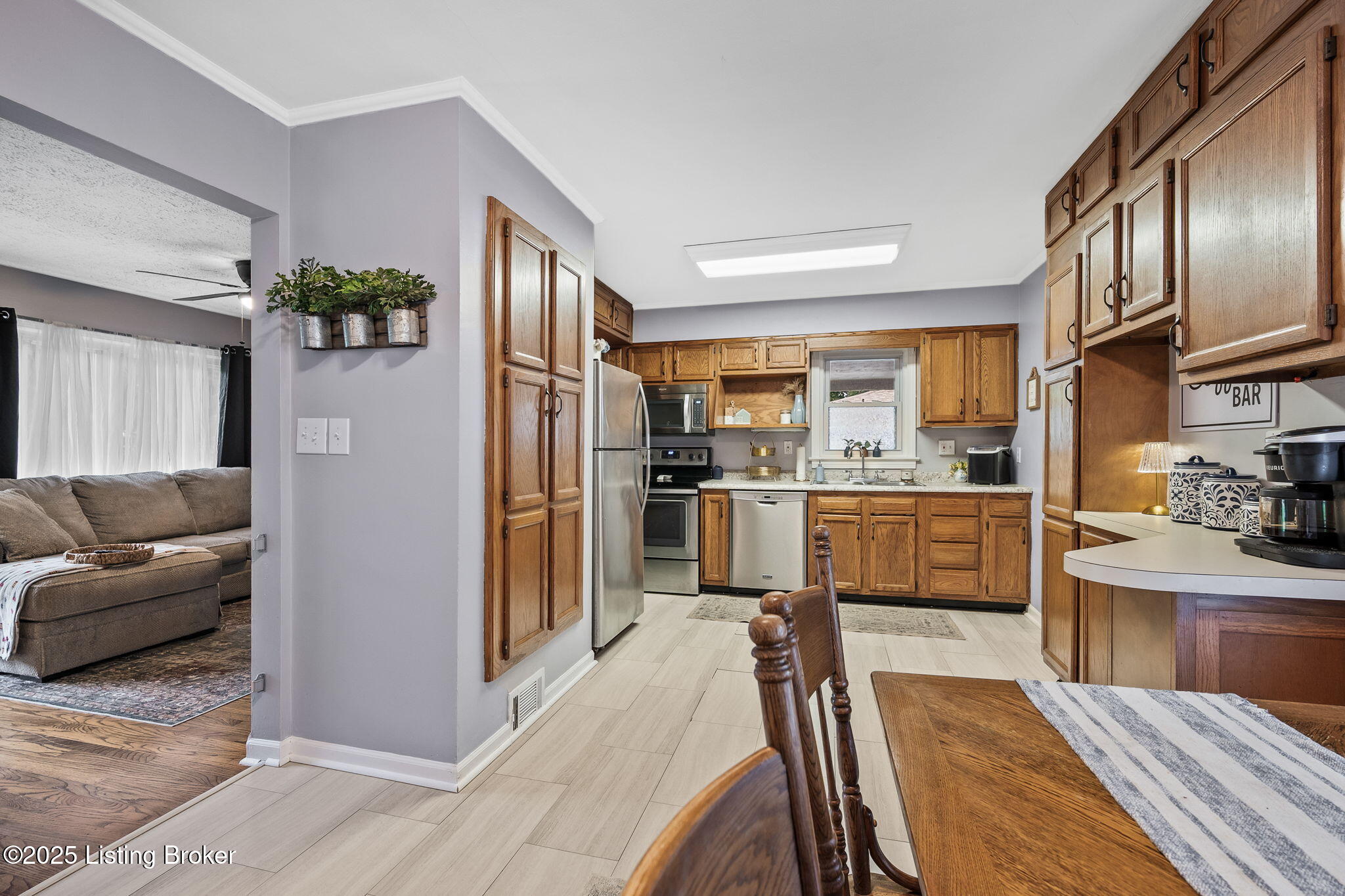 8433 Chase Road Louisville, KY 40258 - Photo 8 of 33 10-web-or-mls-8433-chase-rd