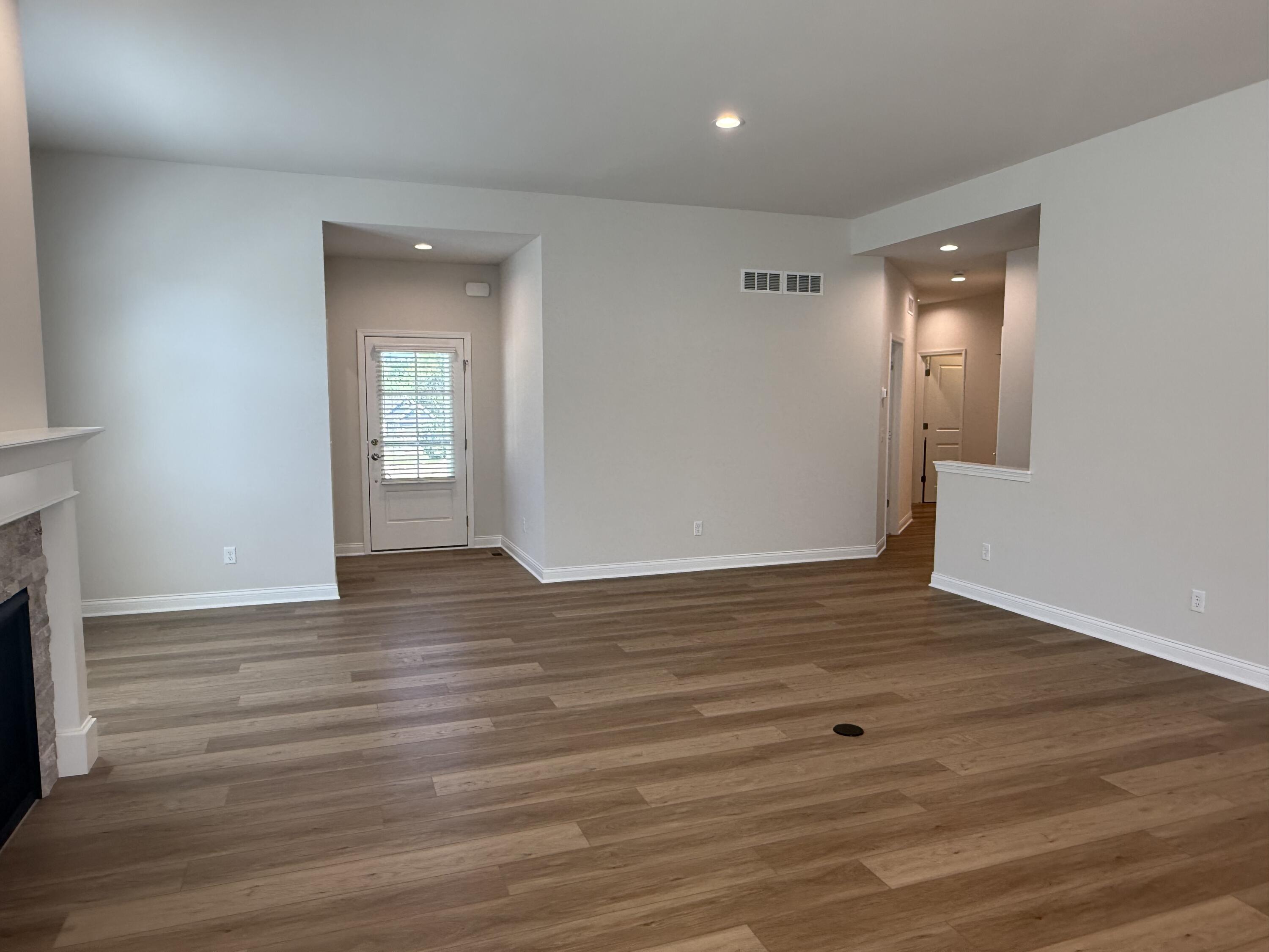 369 Evergreen Lane Pewaukee, WI 53072 - Photo 5 of 27 Front Entry into Great Room