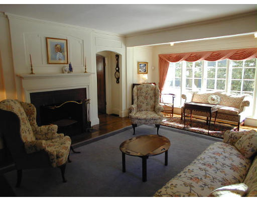 24 Livermore Road Wellesley, MA 02481 - Photo 3 of 23
