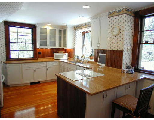 24 Livermore Road Wellesley, MA 02481 - Photo 5 of 23