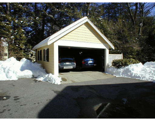24 Livermore Road Wellesley, MA 02481 - Photo 8 of 23