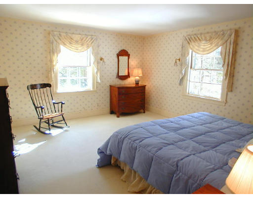 24 Livermore Road Wellesley, MA 02481 - Photo 10 of 23