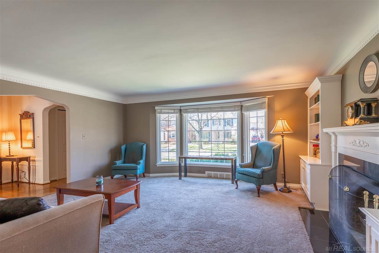 1662 Newcastle Road Grosse Pointe, MI 48236 - Photo 7 of 34 50009587-6.JPG