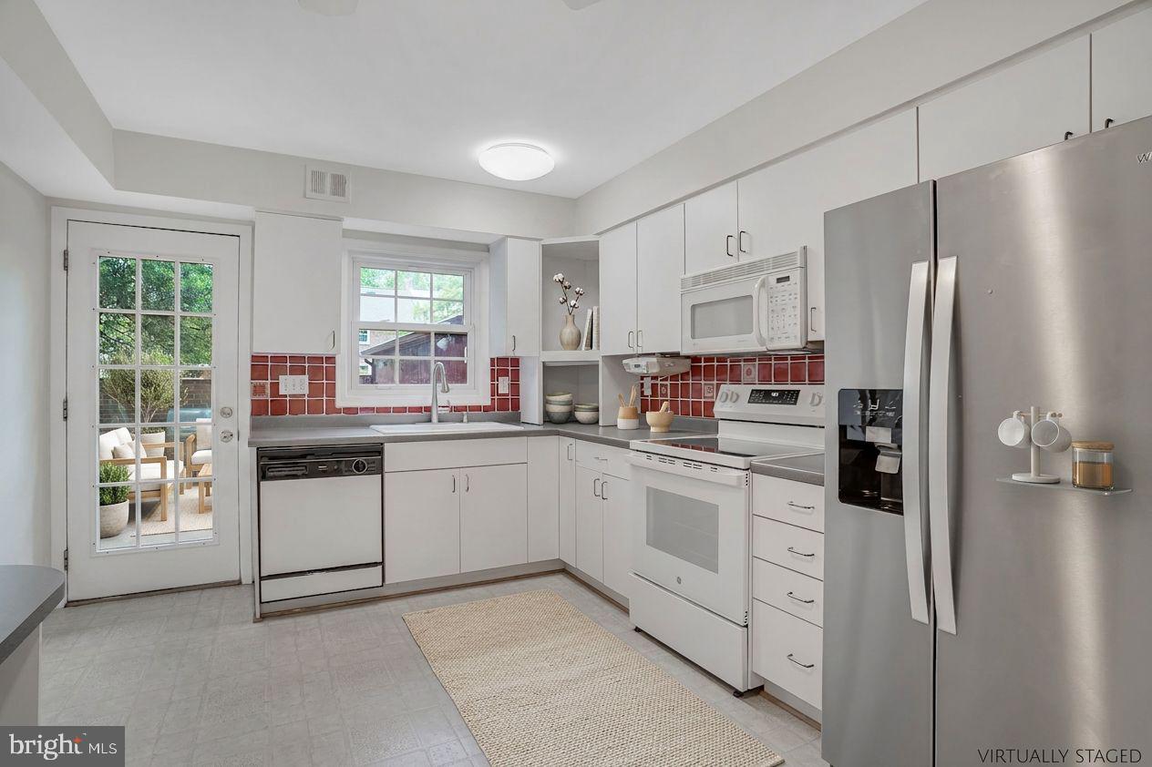 8301 Forrester Boulevard Springfield, VA 22152 - Photo 16 of 50 Kitchen