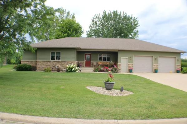 $365,000 | 409 Fox Lake Avenue, Sherburn, MN 56171