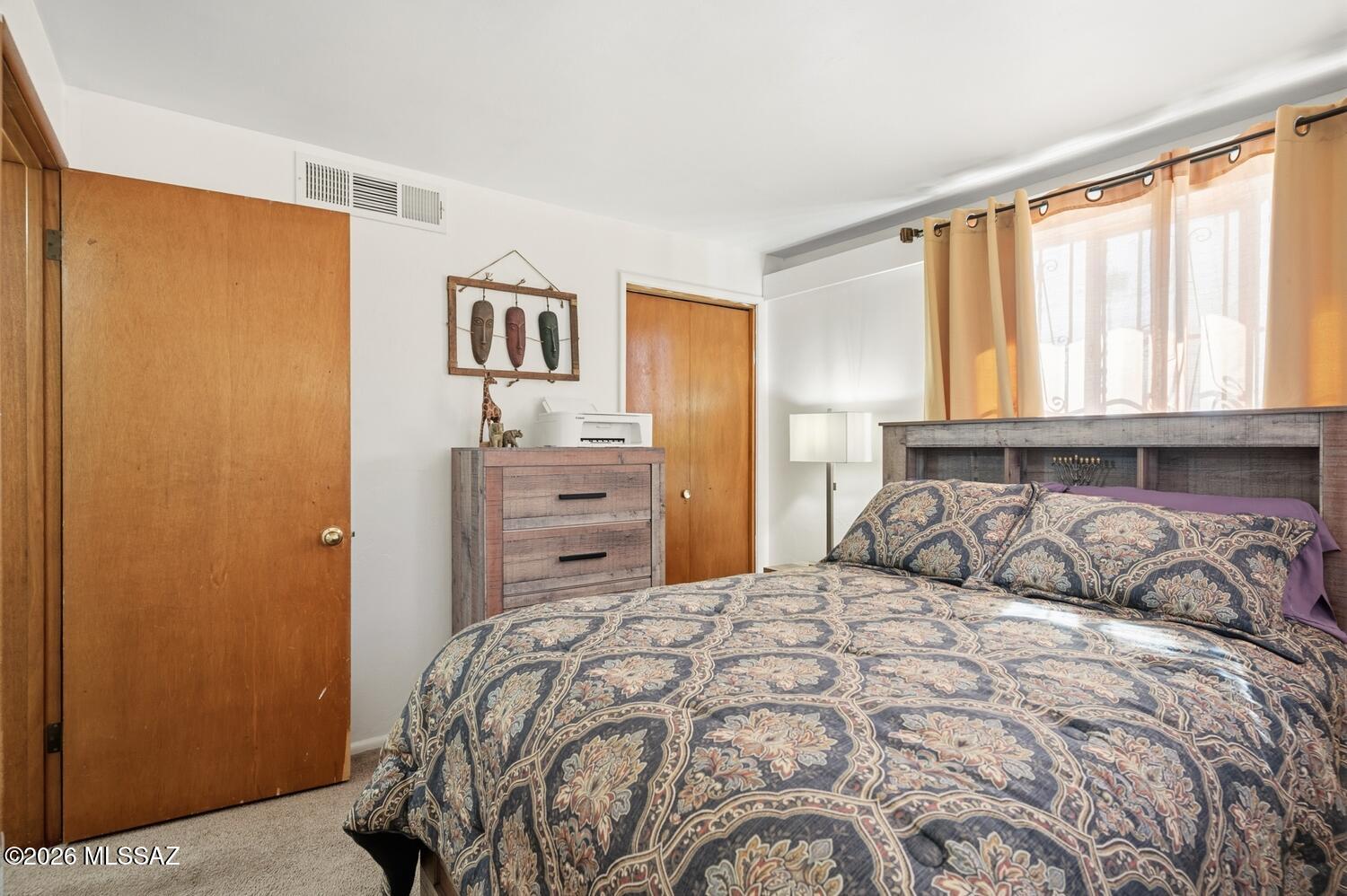 336 East 24th Street Tucson, AZ 85713 - Photo 17 of 27 a bedroom with a large bed and a window