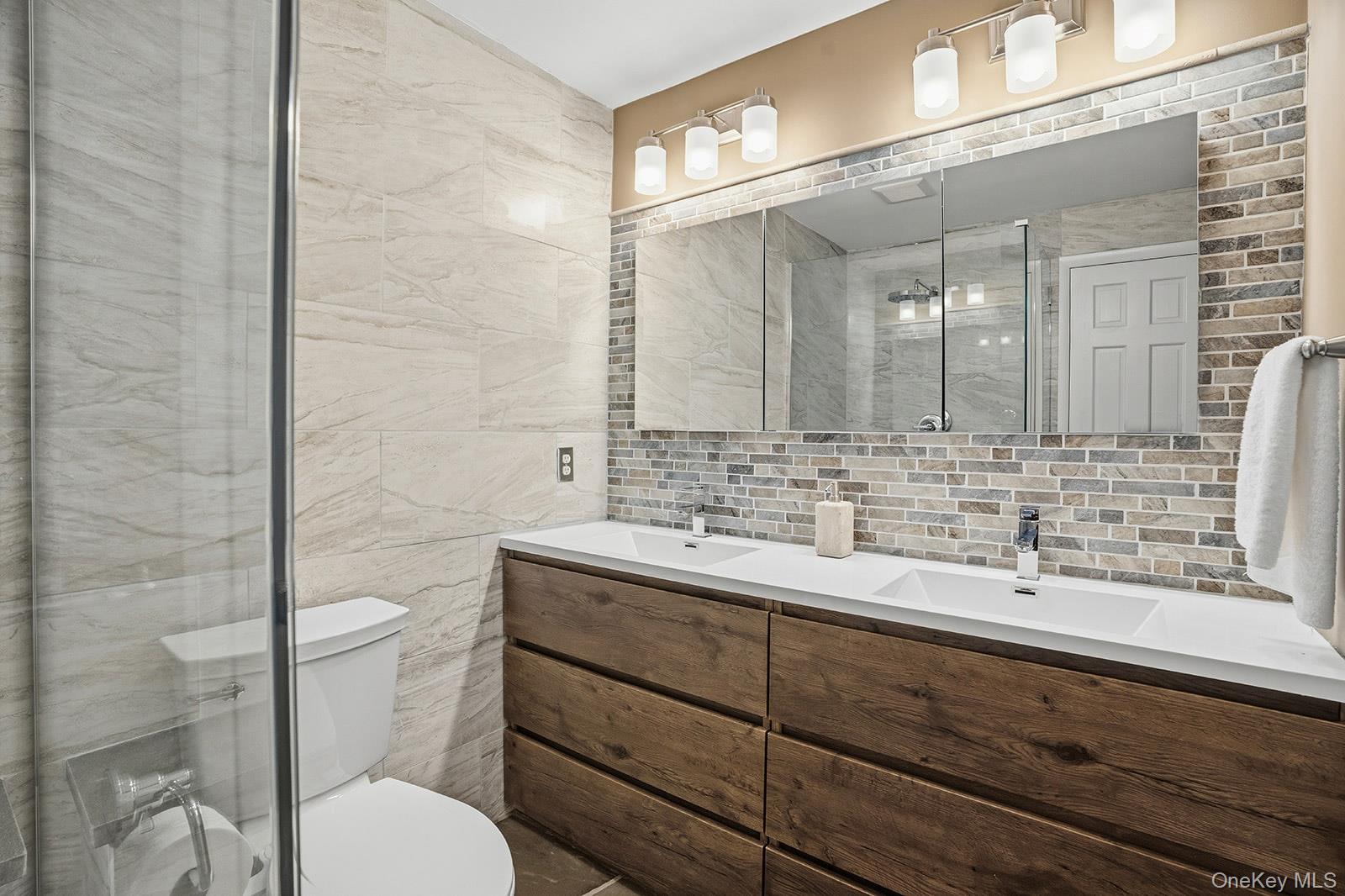 180 Dean Road Carmel, NY 10512 - Photo 19 of 50 Guest bath