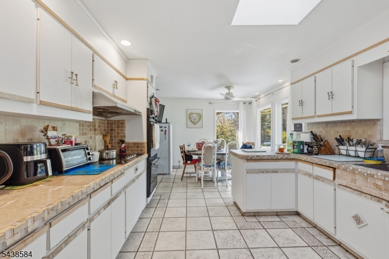 29 Farview Road Millburn, NJ 07041 - Photo 8 of 25