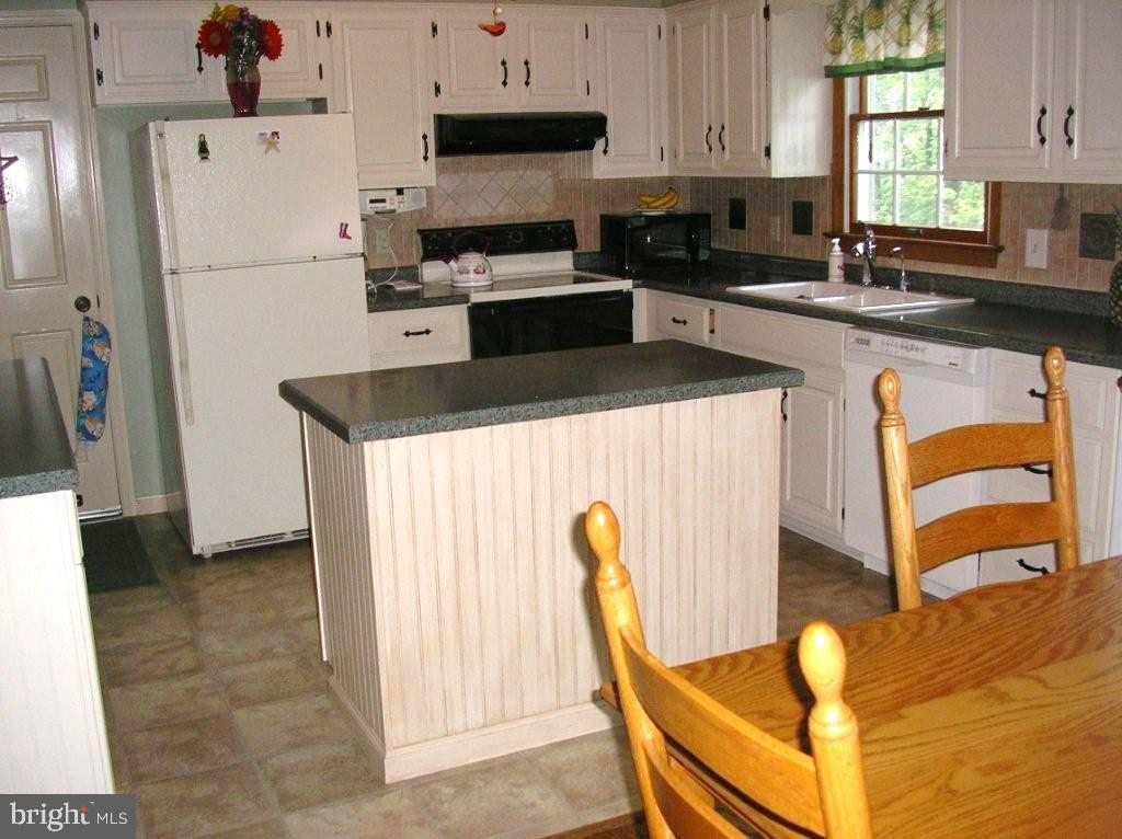 70 Slaymaker Hill Road Kinzers, PA 17535 - Photo 5 of 9 Gallery Image 5