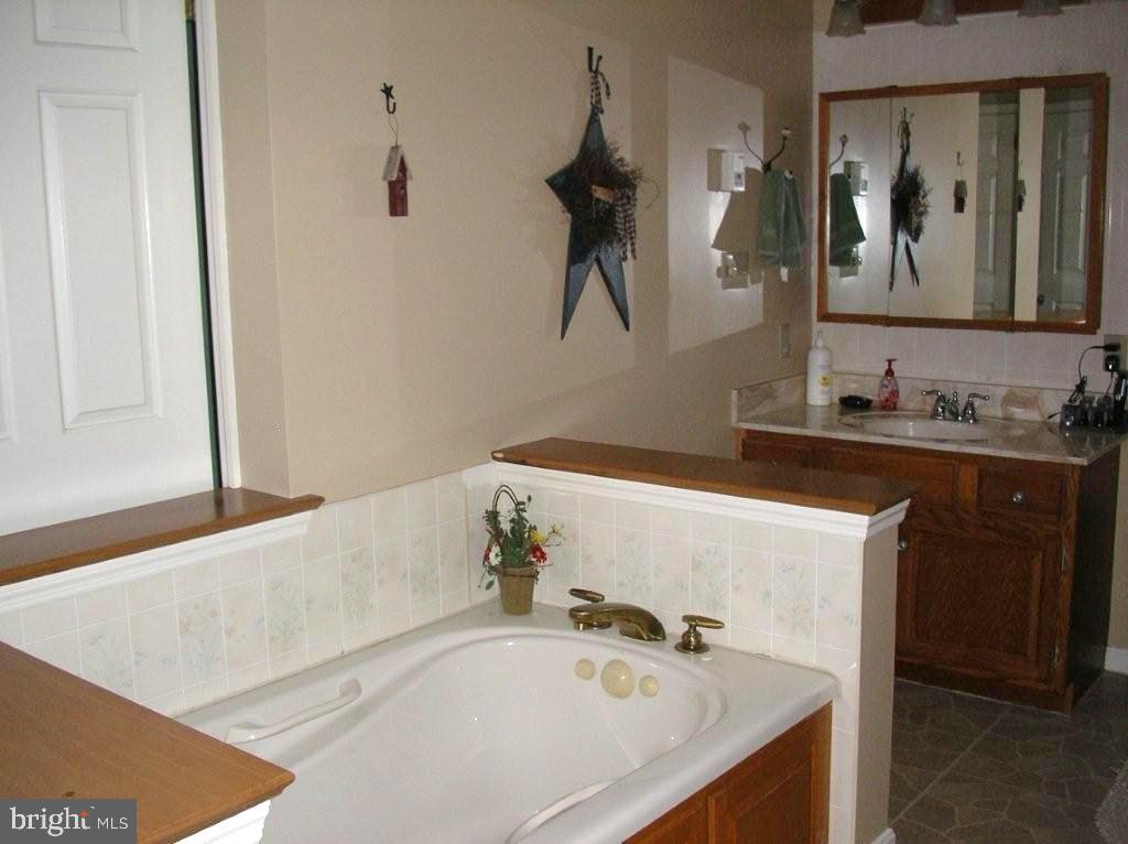 70 Slaymaker Hill Road Kinzers, PA 17535 - Photo 8 of 9 Gallery Image 8