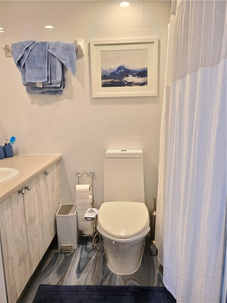 163 Suffolk F, Unit 163 Boca Raton, FL 33434 - Photo 27 of 34 a bathroom with a toilet and a sink