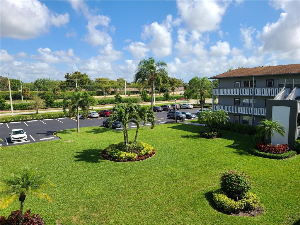 163 Suffolk F, Unit 163 Boca Raton, FL 33434 - Photo 3 of 34 a view of a garden