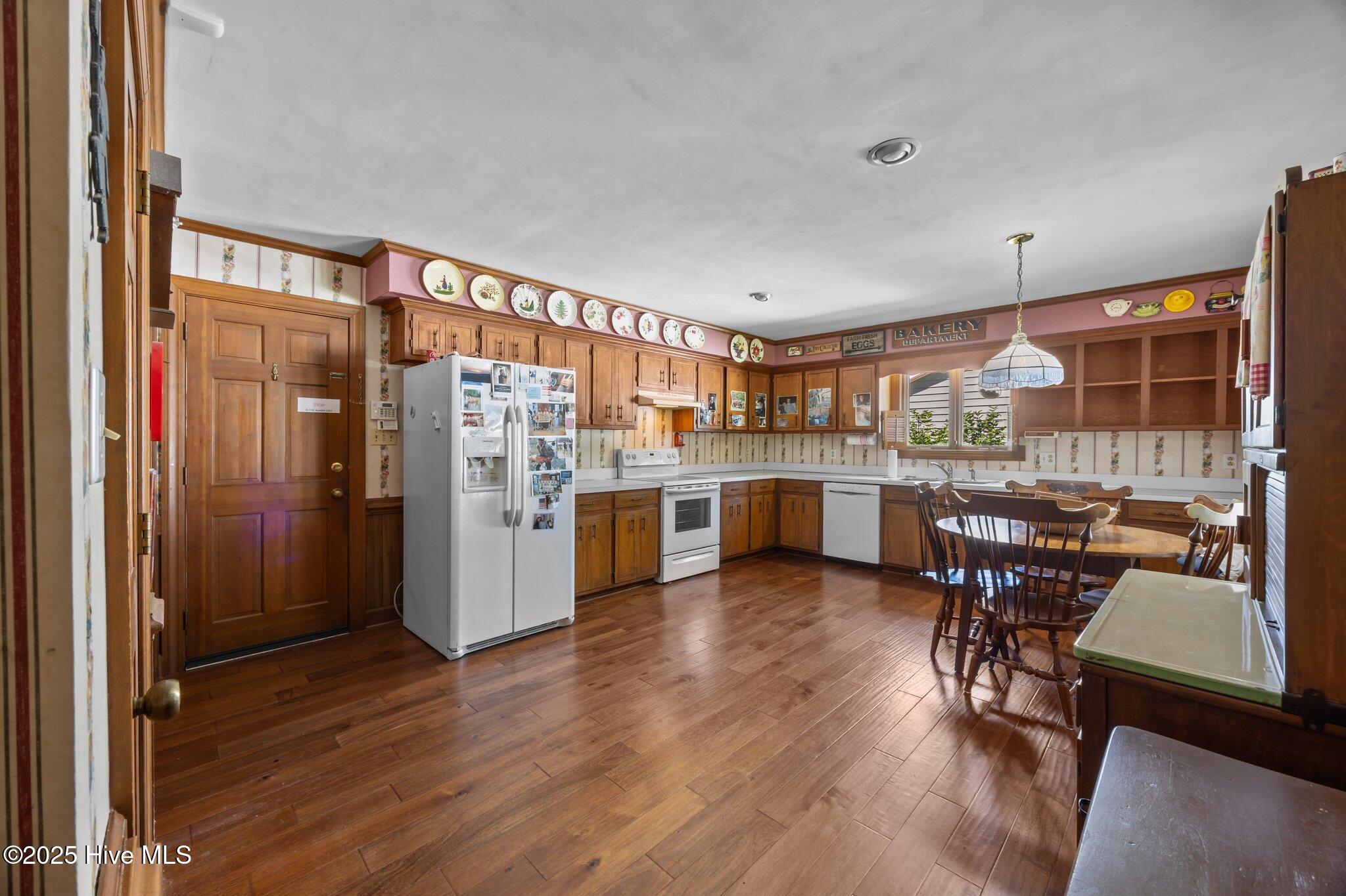 300 Rockledge Road New Bern, NC 28562 - Photo 4 of 38 Huge Kitchen