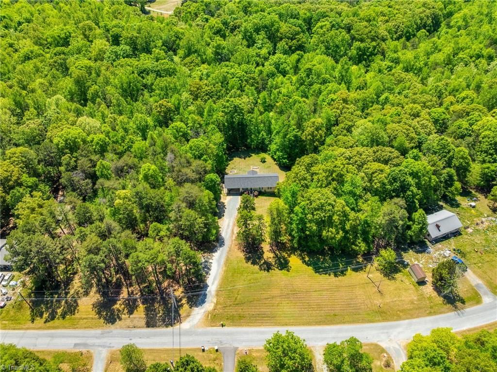489 Eddinger Road Thomasville, NC 27360 - Photo 2 of 29