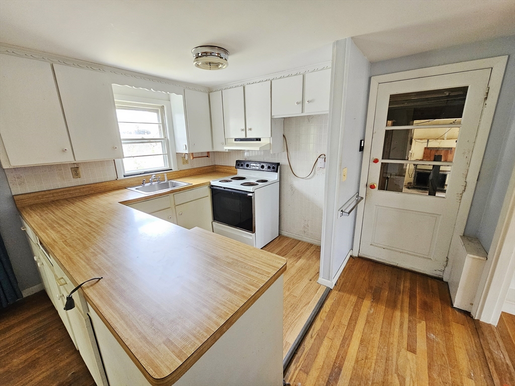 61 Coolidge Road Yarmouth, MA 02673 - Photo 6 of 18 Gallery Image 6