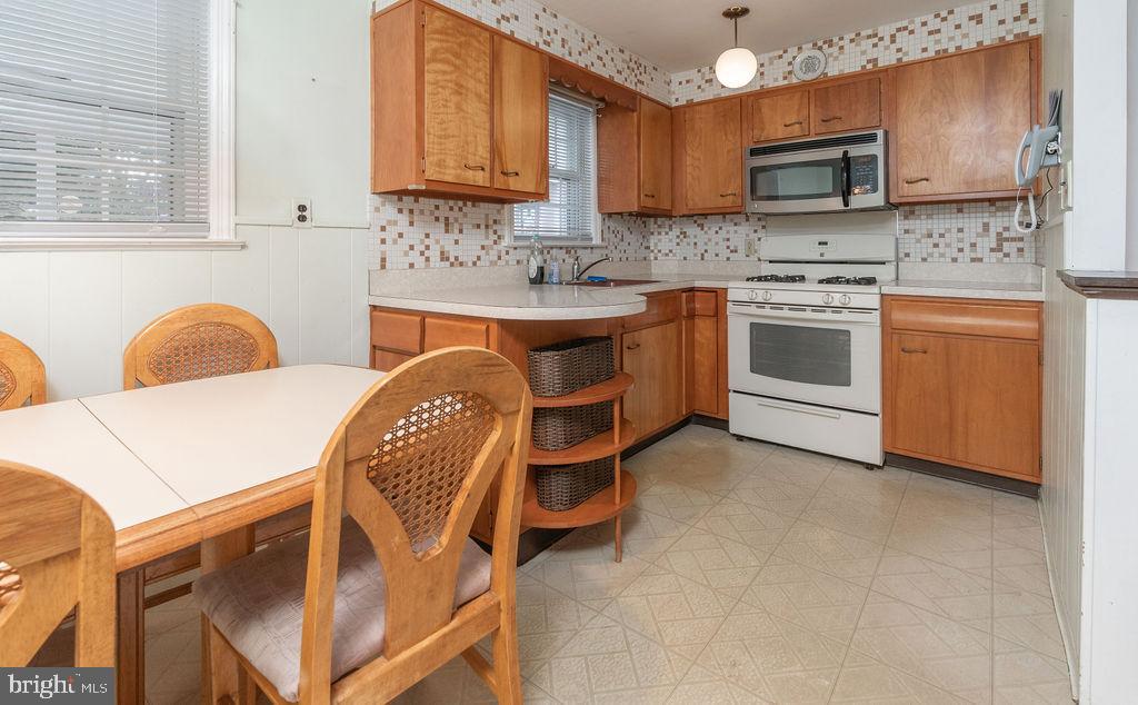 1917 Winton Avenue Havertown, PA 19083 - Photo 4 of 31